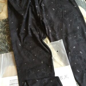 Sweetlegs Raven Print Women’s Leggings NWT, Size FULL, ONE